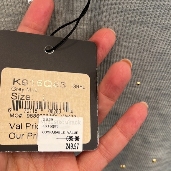 ST JOHN woman’s top - Picture 5 of 6